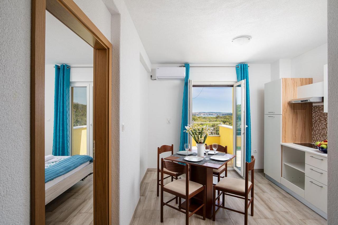 Apartmani Mirna Luka Pomer Exterior foto