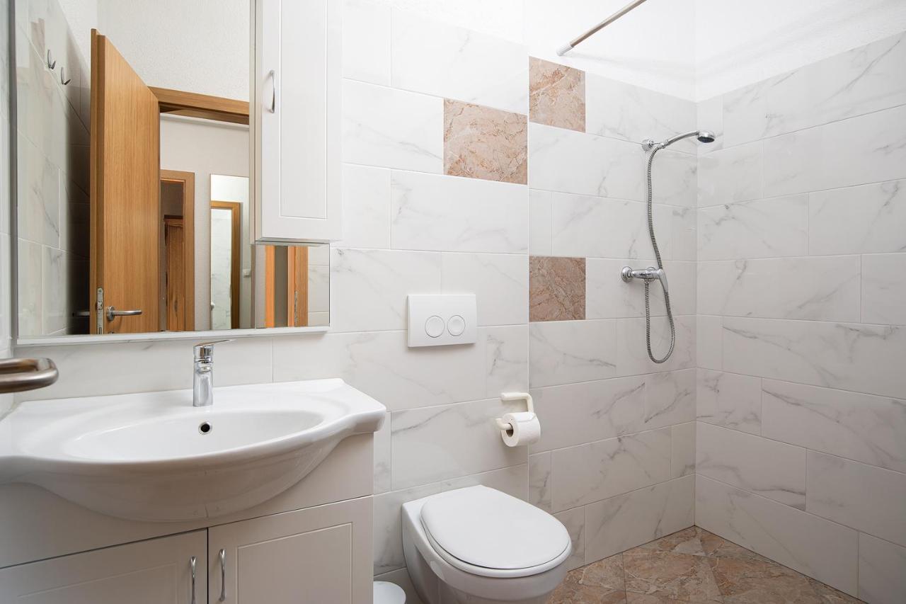 Apartmani Mirna Luka Pomer Exterior foto